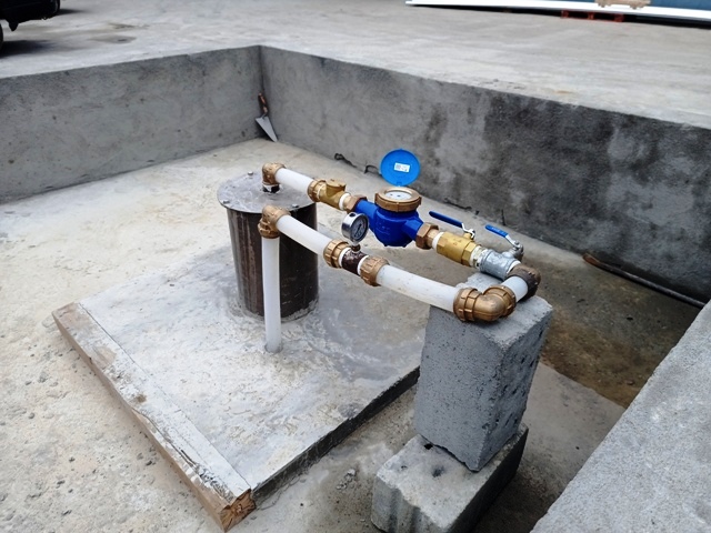 Tête de puits avec compteur d'eau et vannes